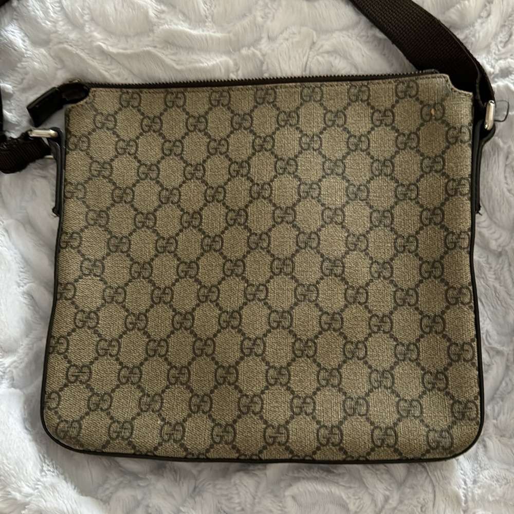 Authentic Gucci crossbody bag. Great for project pieces. - Picture 2 of 9